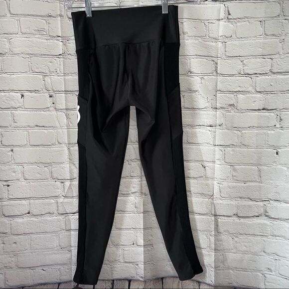 Peloton High Waisted Ribbed Pocket Leggings In Black - Picture 10 of 10